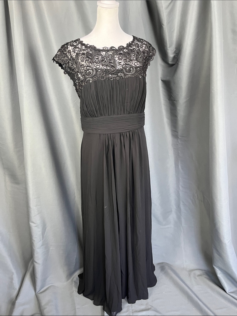 Ever Pretty Black Lace-Top Pleated Maxi Dress